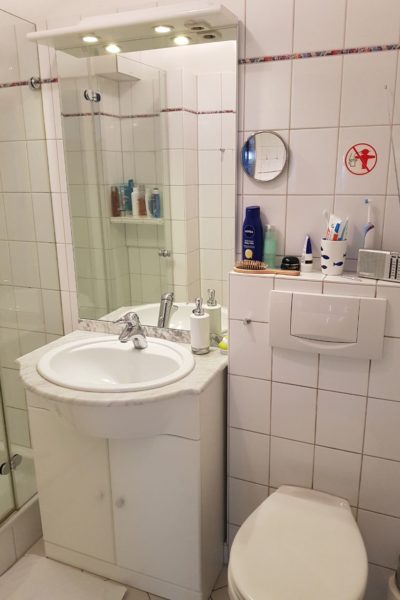 Ein 2,7 qm kleines Minibad in Barsbüttel vor der Badsanierung durch Bäder Dunkelmann.