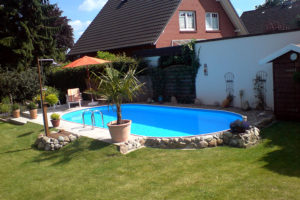 Swimmingpool im Garten