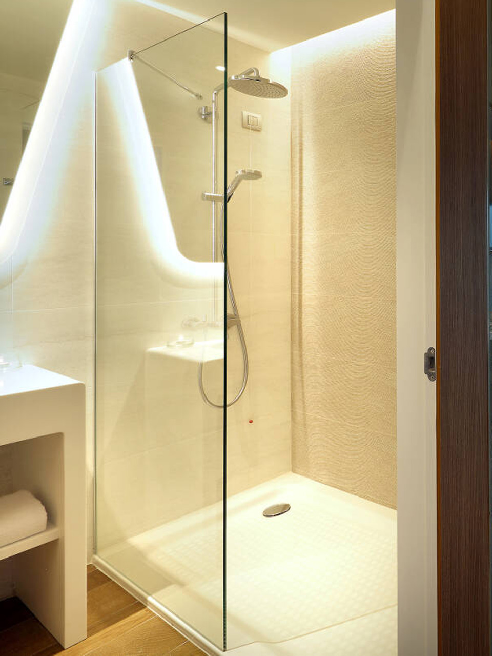 Beispiel für ein Badezimmer ohne Fenster.