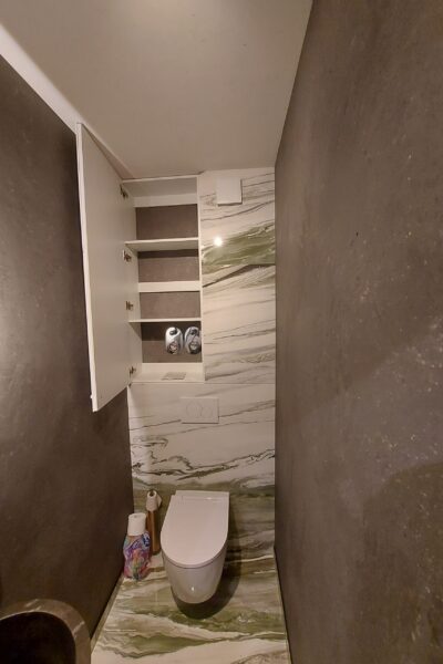 badbeispiel-juli-2025-neu-toilette-schrank-kleines-bad-baeder-dunkelmann