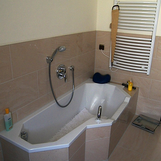 Badewanne in kleinen Bädern