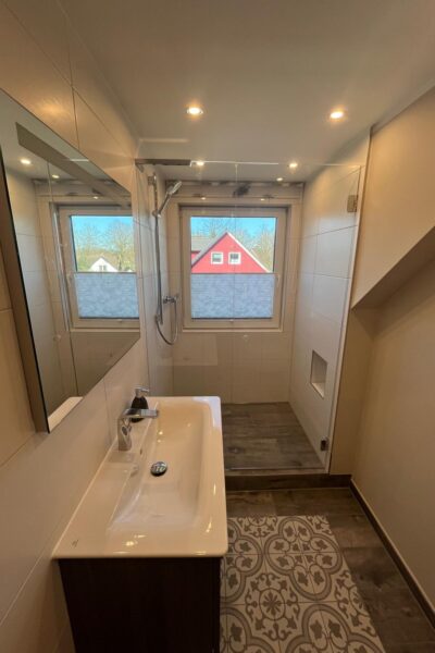 baeder-dunkelmann-neu-badezimmer-modern-hell-bodengleiche-dusche-1