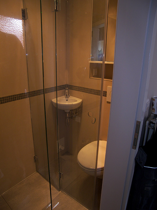 1,2qm kleines Minibad mit Dusche von Bäder Dunkelmann