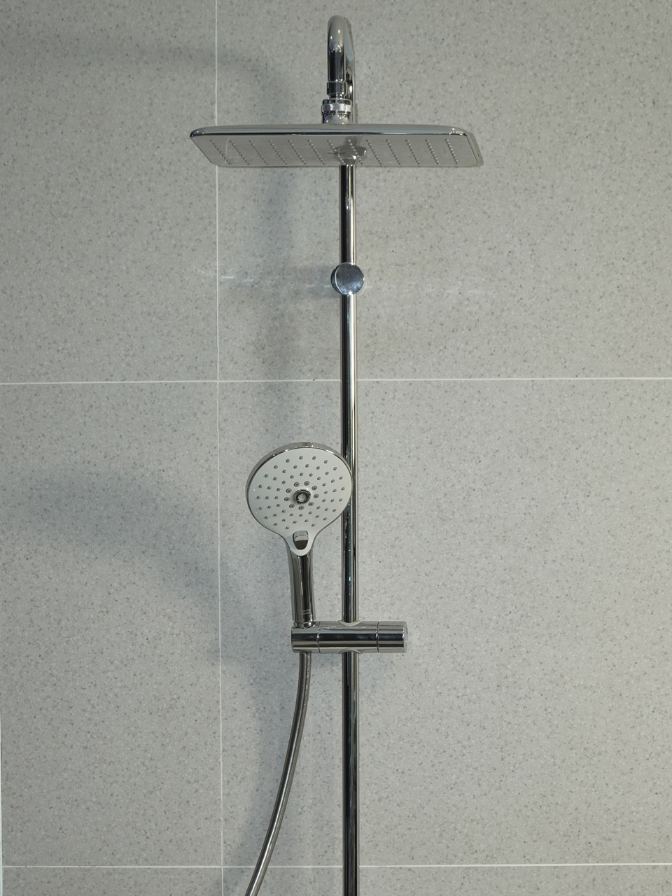 Wassersparender Duschkopf - Regendusche mit Handbrause