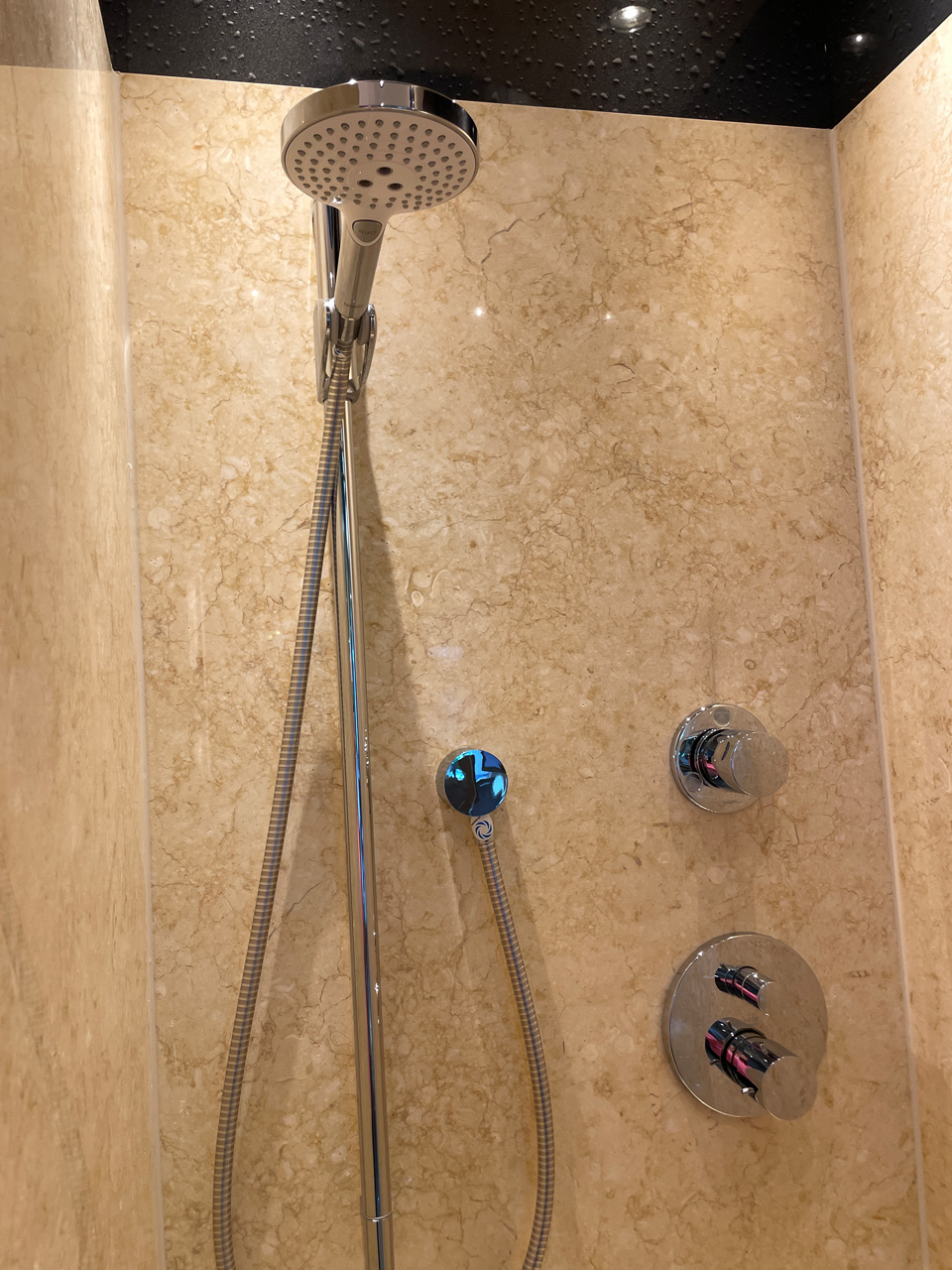 Wassersparender Duschkopf