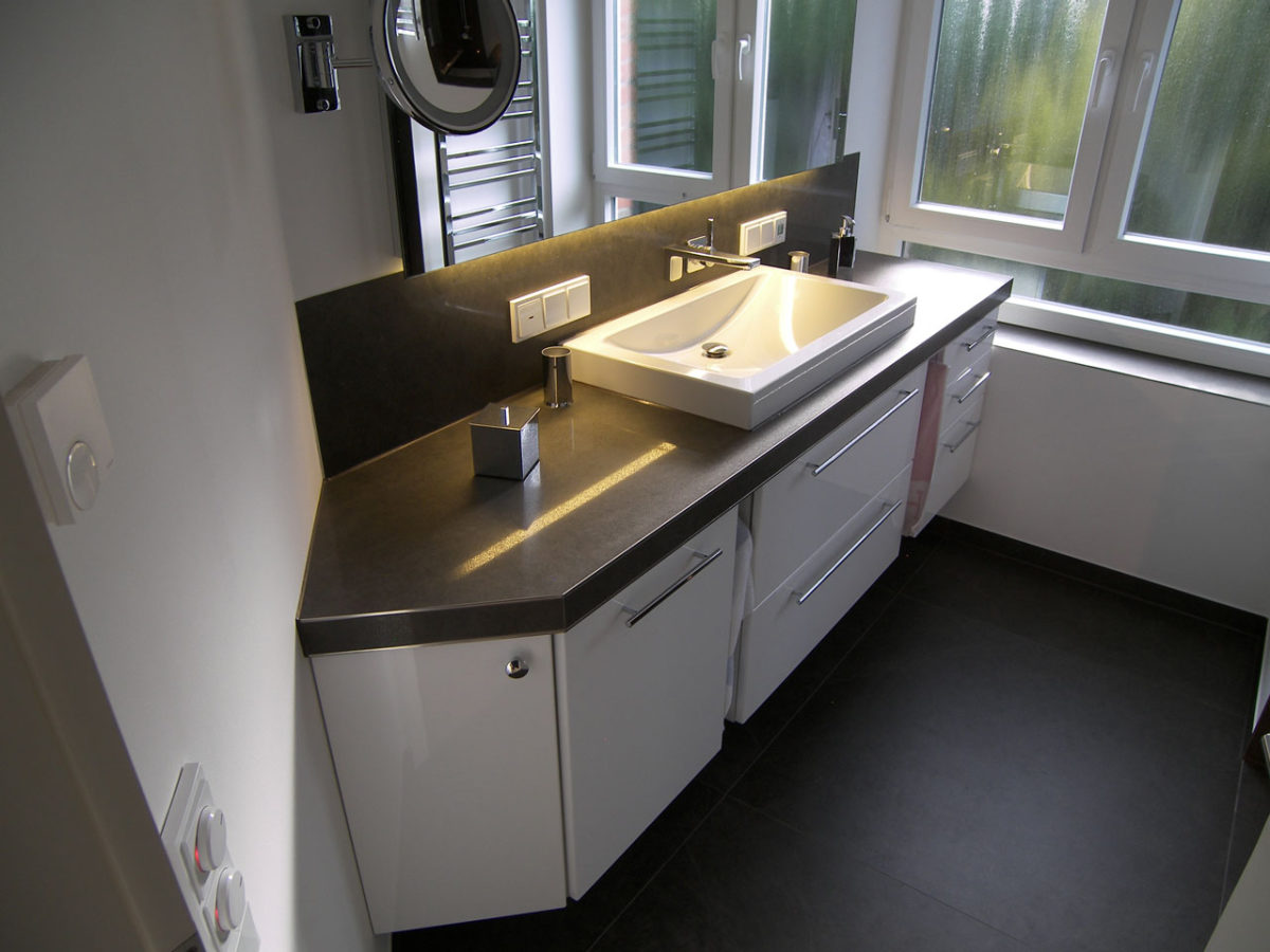 Beleuchtung Bad mit Waschtisch