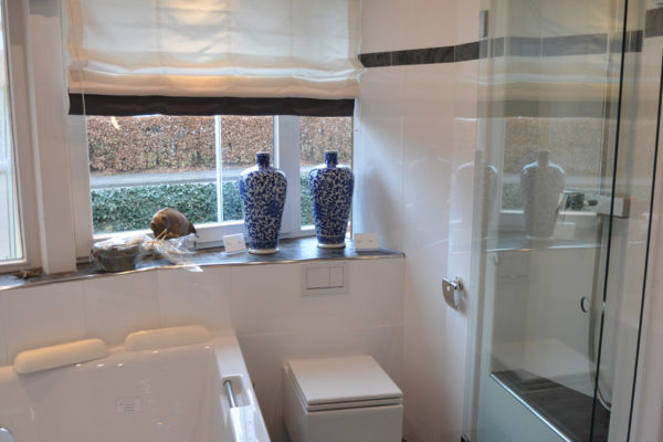 Bad 01 Bad mit Dusche und Badewanne