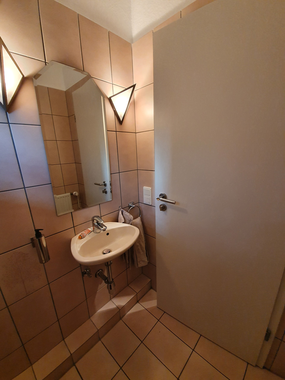 Stilvolles 2,2 qm Gäste WC in Norderstedt