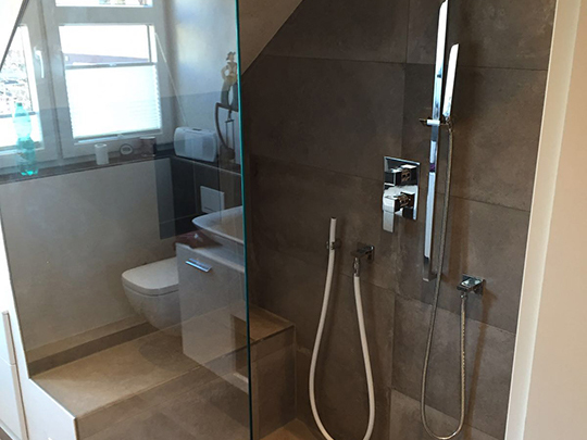 Badezimmer Duschamatur mit Kneippschlauch.