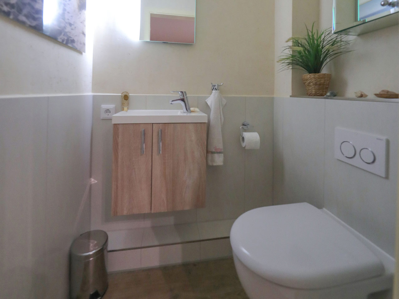 Foto eines Gäste-WCs als Beispiel für eine Badrenovierung in Hamburg.