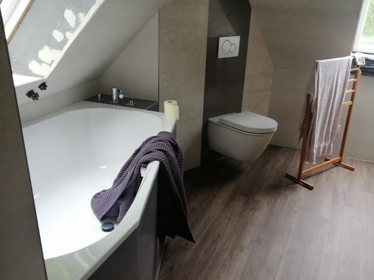 Dachgeschoss Bad mit Badewanne