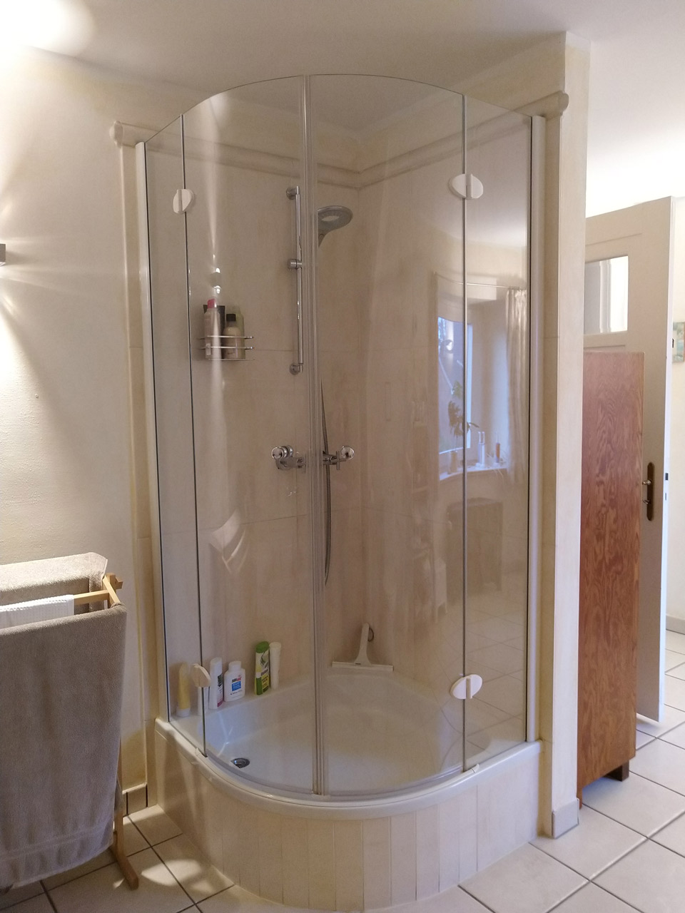 Vollbad mit Wohlfühl-Garantie: Modernisierung eines 14qm Badezimmers in